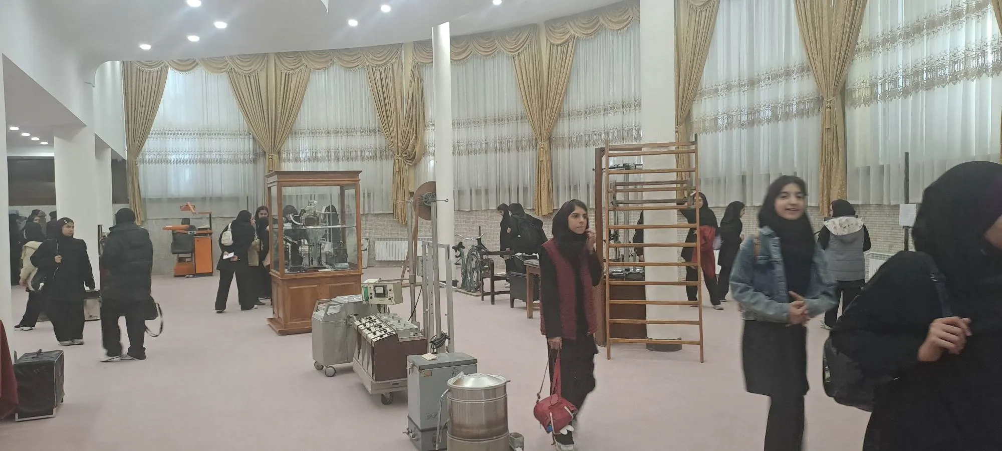 بازدید فرهنگی-آموزشی دانش‌آموزان مدارس تبریز از موزه دانشگاه علوم پزشکی تبریز